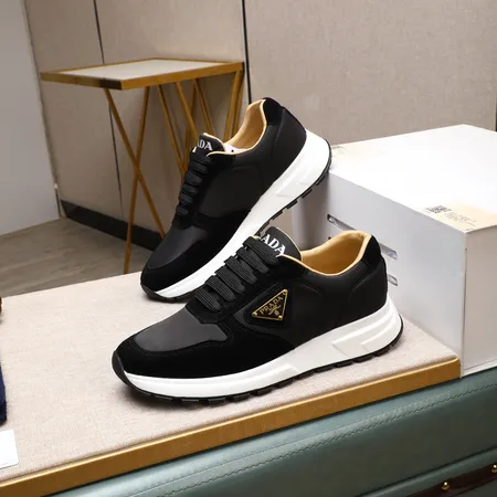 プラダ カジュアルシューズ