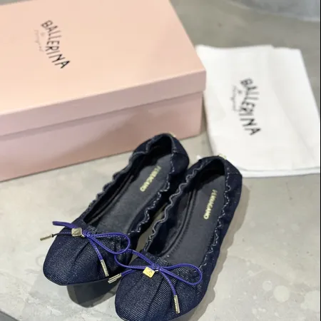 フェラガモ カジュアルシューズ