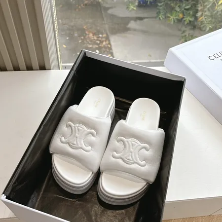 セリーヌ スリッパ