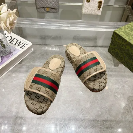 グッチ スリッパ