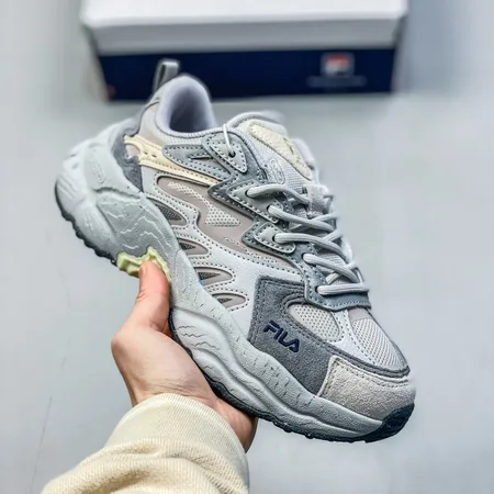 フィラ スニーカー