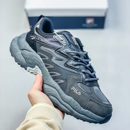 フィラ スニーカー