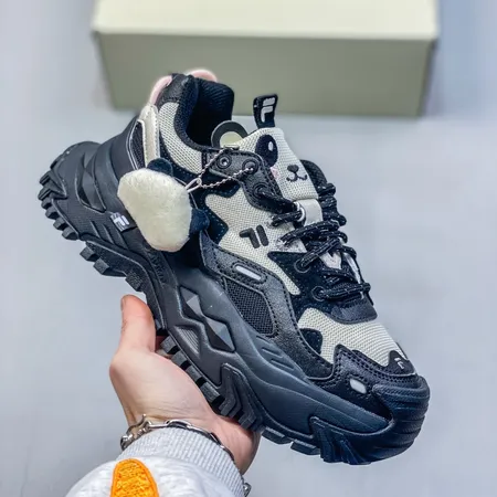 フィラ スニーカー