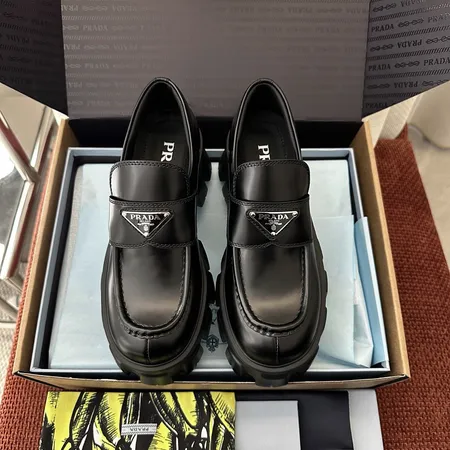 プラダ カジュアルシューズ