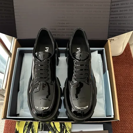 プラダ カジュアルシューズ