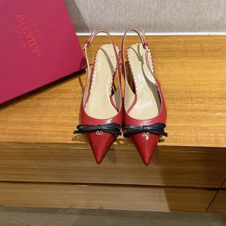 ヴァレンティノ サンダル