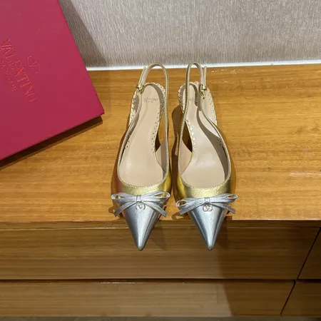 ヴァレンティノ サンダル