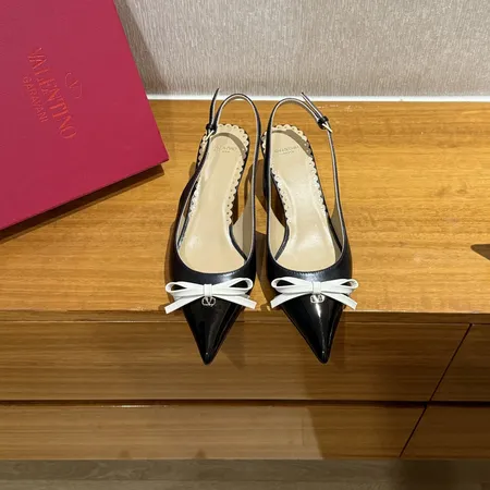 ヴァレンティノ サンダル