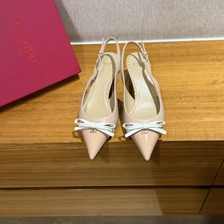 ヴァレンティノ サンダル