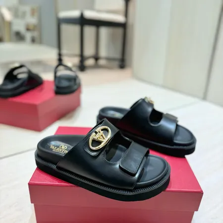 ヴァレンティノ サンダル