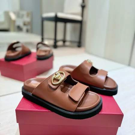 ヴァレンティノ サンダル