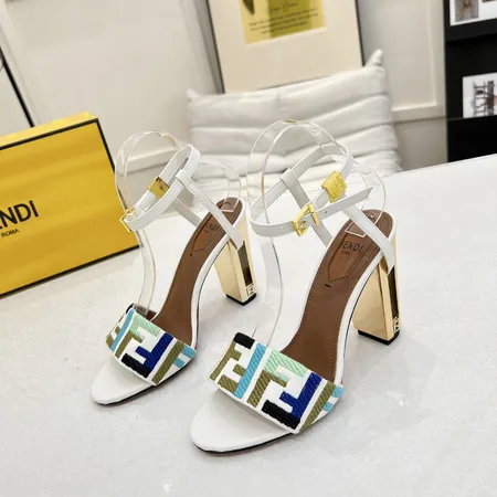 フェンディ サンダル