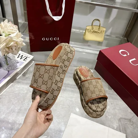グッチ スリッパ