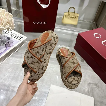 グッチ スリッパ