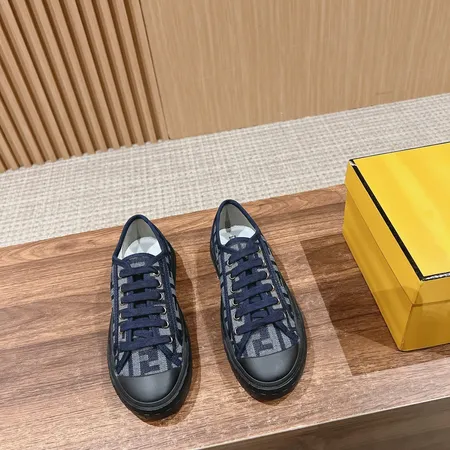 フェンディ カジュアルシューズ