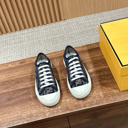 フェンディ カジュアルシューズ