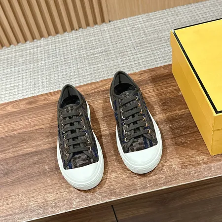 フェンディ カジュアルシューズ