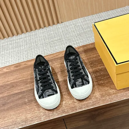 フェンディ カジュアルシューズ