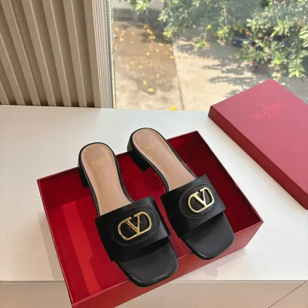 ヴァレンティノ サンダル