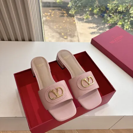 ヴァレンティノ サンダル