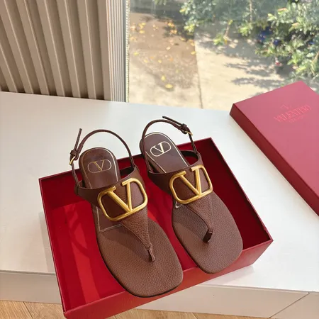 ヴァレンティノ サンダル