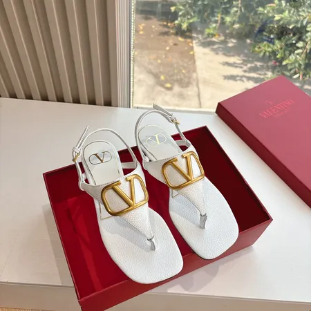 ヴァレンティノ サンダル