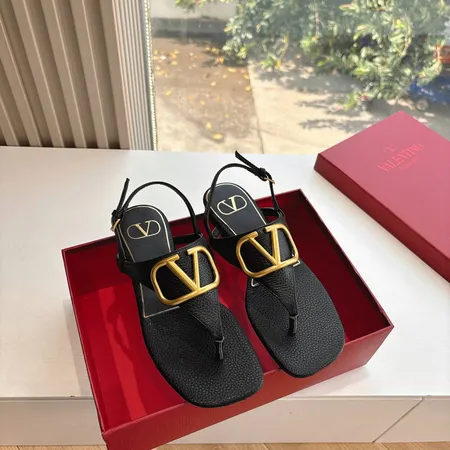 ヴァレンティノ サンダル