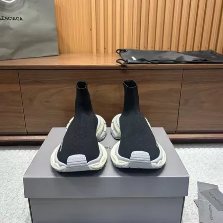 バレンシアガ スニーカー