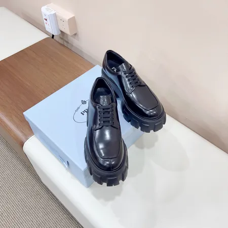 プラダ カジュアルシューズ