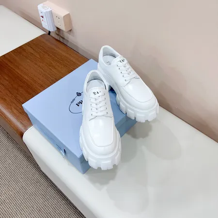 プラダ カジュアルシューズ