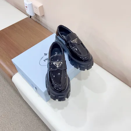 プラダ カジュアルシューズ