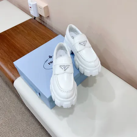 プラダ カジュアルシューズ