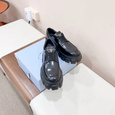 プラダ カジュアルシューズ