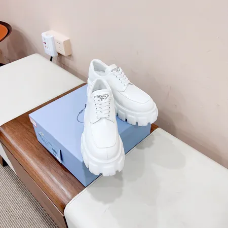 プラダ カジュアルシューズ