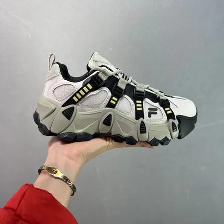 フィラ スニーカー