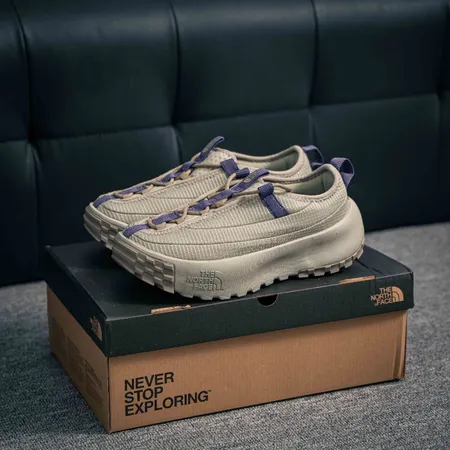 ノースフェイス スニーカー