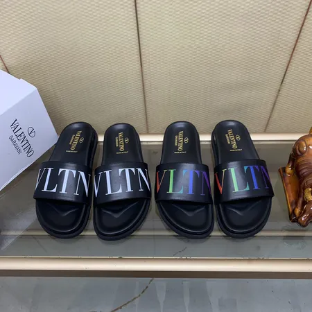 ヴァレンティノ スリッパ