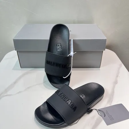 バレンシアガ スリッパ