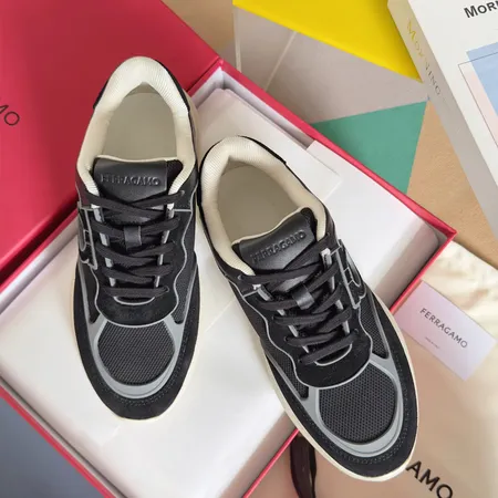 フェラガモ スニーカー