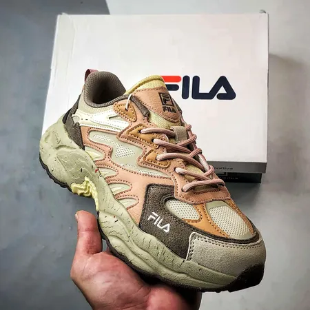 フィラ スニーカー