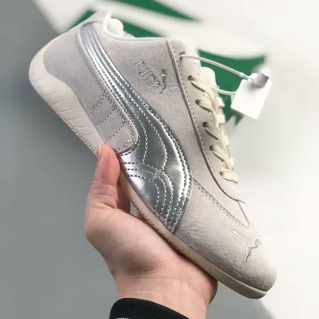 プーマ スニーカー