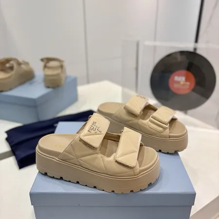 プラダ スリッパ