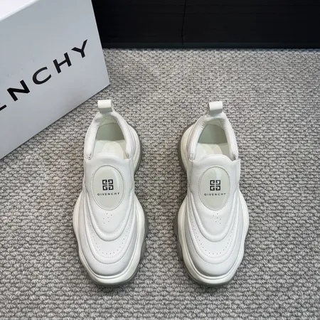 ジバンシィ カジュアルシューズ