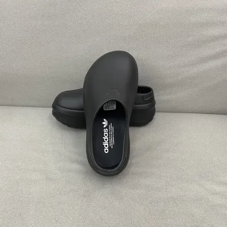 アディダス スリッパ