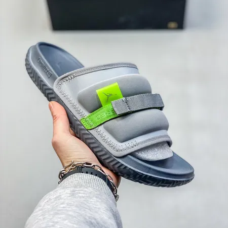 エアジョーダン スリッパ