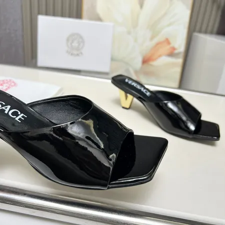 ヴェルサーチ サンダル