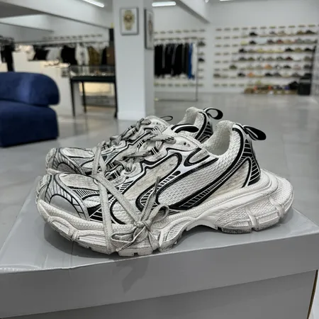 バレンシアガ スニーカー