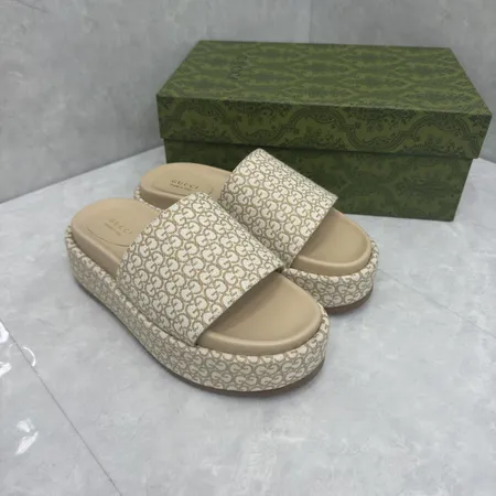 グッチ スリッパ