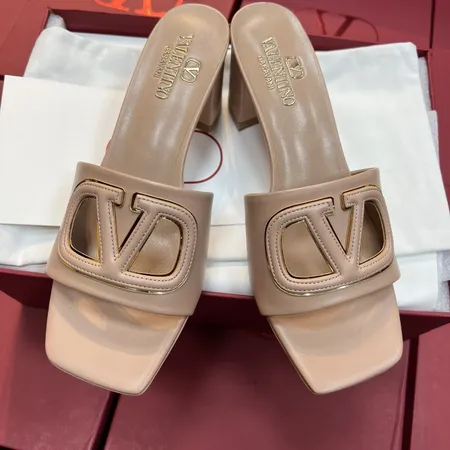 ヴァレンティノ サンダル