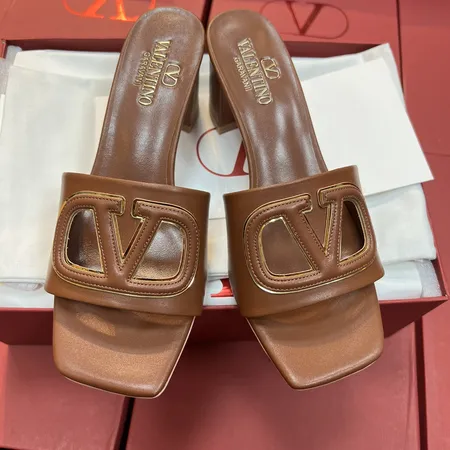 ヴァレンティノ サンダル